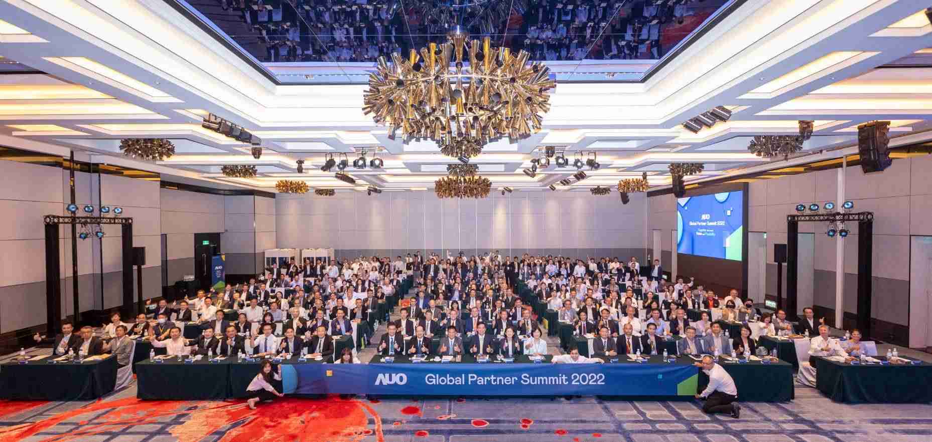 友達推動「安心、、、、創新、、、用心、、、同心、、盡心」五星職旅，，，，為菲籍員工打造全方位照護，，，首度贏得「人權實踐與發展領袖獎」殊榮