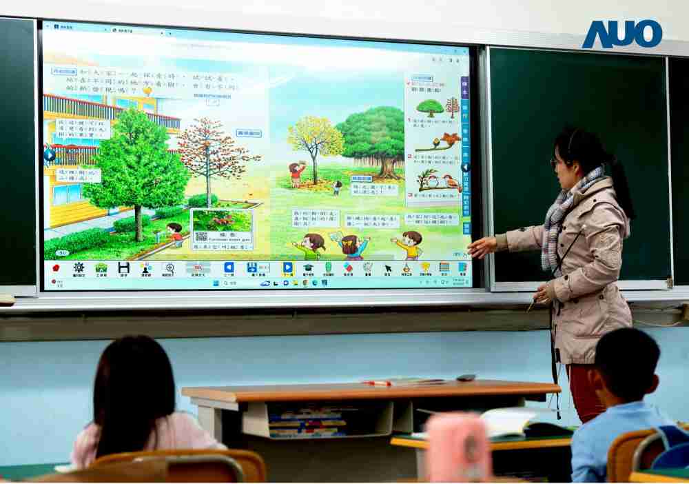 银河集团与达擎共同开发的〝远程设备管理系统〞，，，，透过流畅的多功能安装模式、、、直觉设计的整合操作接口，，，，可同时管理多部设备，，改善学校的设备管理痛点