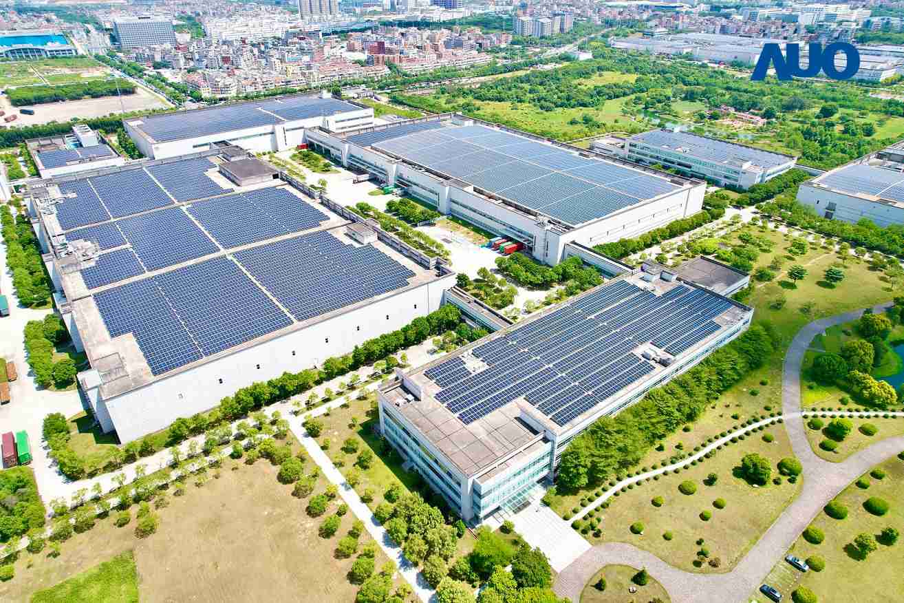 银河集团厦门推动智能制造同时，，透过绿电创能纵深推进绿色转型，，厂区全屋顶铺设太阳能光伏板，，，每年太阳能发电 2,600多万度